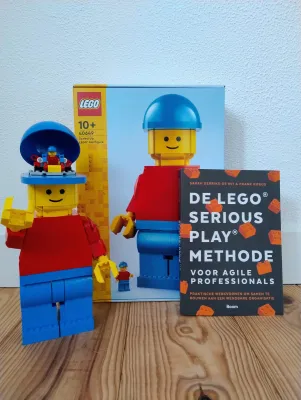Lego 40649 - Supergrote LEGO® minifiguur + Gesigneerd boek